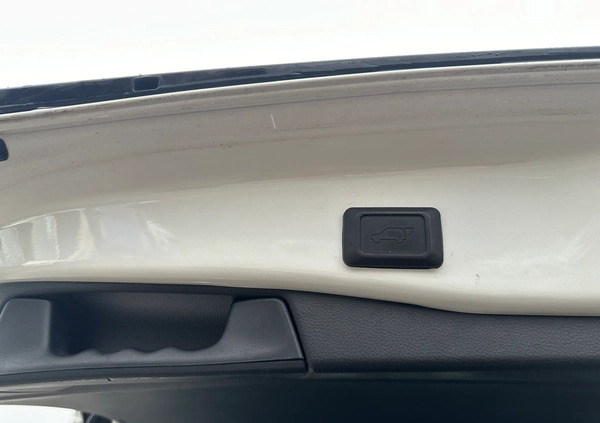 Toyota RAV4 cena 139900 przebieg: 121510, rok produkcji 2019 z Tuchola małe 742